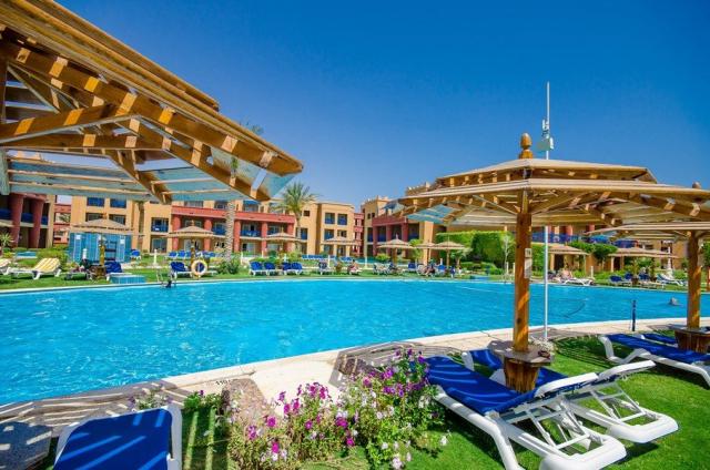 Po stopách českých egyptologů & Hotel Titanic Palace