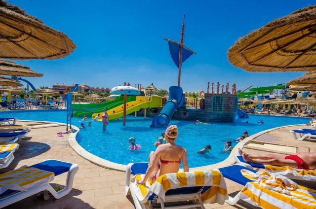 Po stopách českých egyptologů & Hotel Titanic Palace