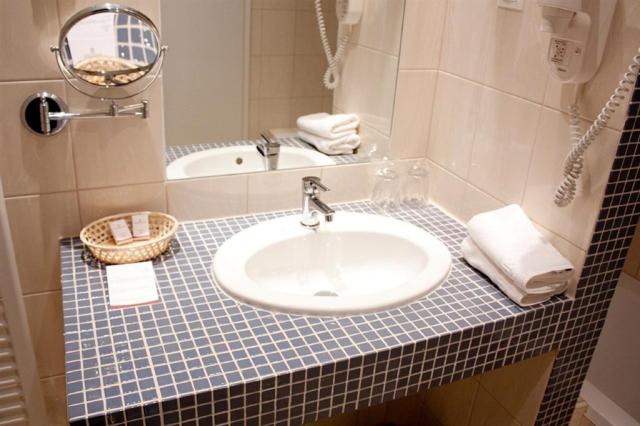 hunguest-hotel-beke-hajduszoboszlo-koupelna-umyvadlo.jpg