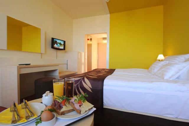 hunguest-hotel-beke-hajduszoboszlo-dvouluzkovy-pokoj.jpg