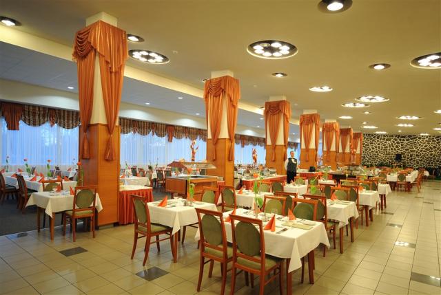 hunguest-hotel-beke-hajduszoboszlo-jidelna.jpg