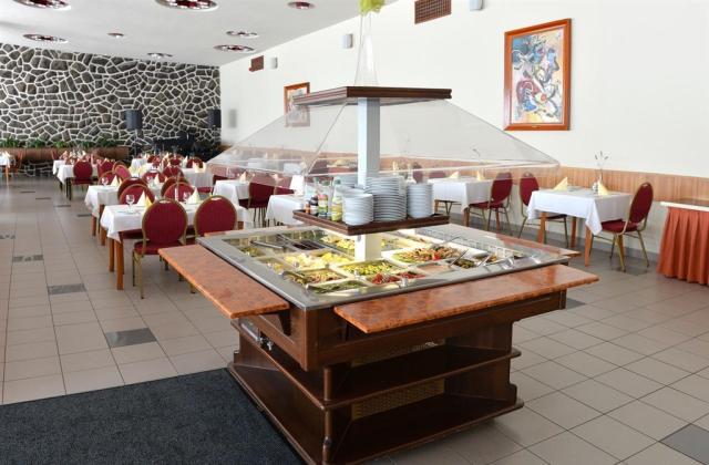 hunguest-hotel-beke-hajduszoboszlo-restaurace-bufet.jpg