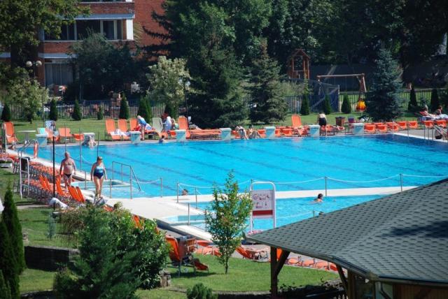 hunguest-hotel-beke-hajduszoboszlo-venkovni-plavecky-bazen.jpg