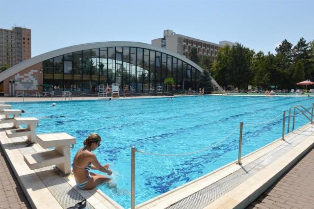 hunguest-hotel-beke-hajduszoboszlo-plavecky-bazen.jpg