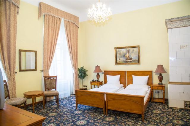 chateau-hotel-zbiroh-cesko-zbiroh-pokoj-deluxe.jpg