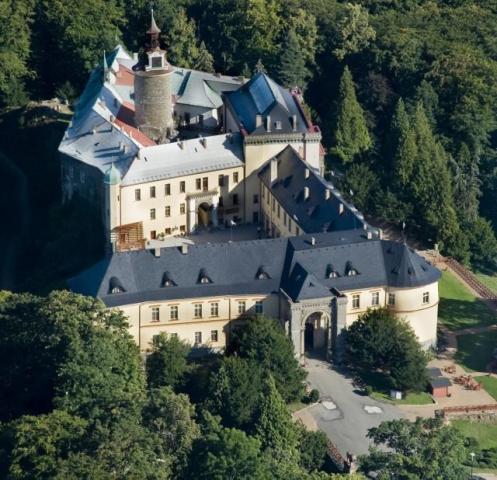 chateau-hotel-zbiroh-zbiroh-pohled-na-zamecky-hotel-a-zamek-zbi