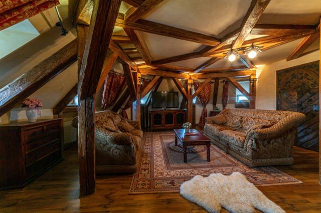 chateau-hotel-zbiroh-cesko-zbiroh-apartman-kolowrat.jpg