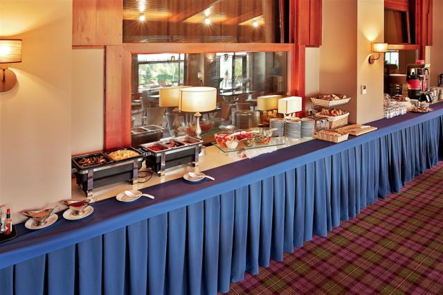 Cihelny-Golf-Karlovy-Vary-Cesko-restaurace (4).jpg