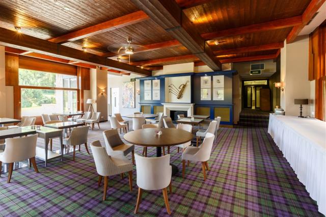 Cihelny-Golf-Karlovy-Vary-Cesko-restaurace (2).jpg