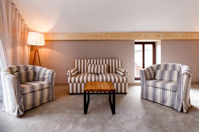 Cihelny-Golf-Karlovy-Vary-Cesko-pokoj-junior-suite (5).jpg