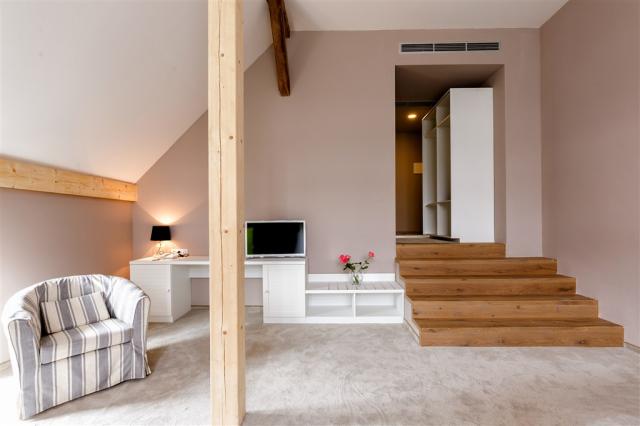 Cihelny-Golf-Karlovy-Vary-Cesko-pokoj-junior-suite (2).jpg