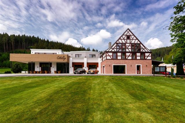 Cihelny-Golf-Karlovy-Vary-Cesko-exterier.jpg