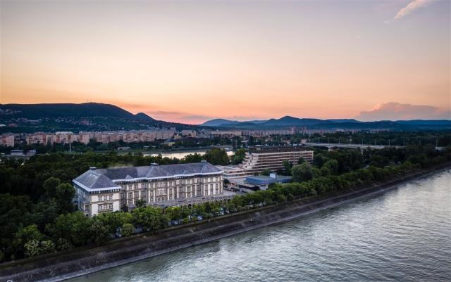 hotel-grand-margaret-island-madarsko-budapest-pohled-na-hotel (