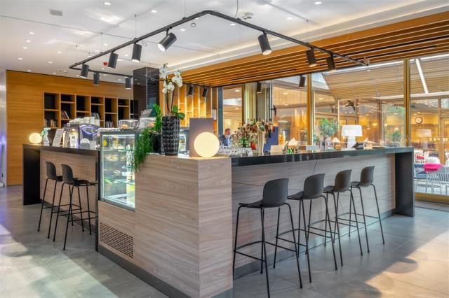 hotel-thermal-margaret-island-madarsko-budapest-lobby-bar.jpg