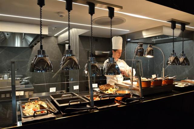 hotel-thermal-margaret-island-madarsko-budapest-restaurace (2).