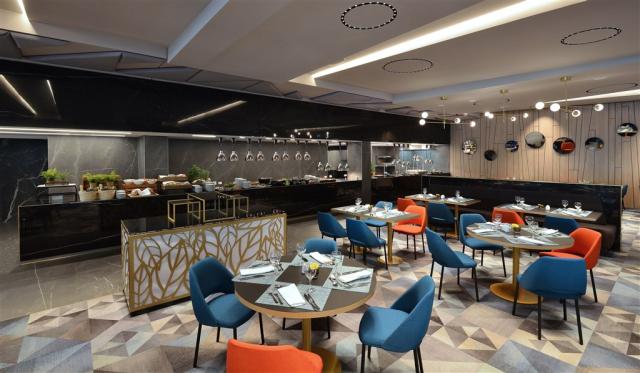 hotel-thermal-margaret-island-madarsko-budapest-restaurace (5).