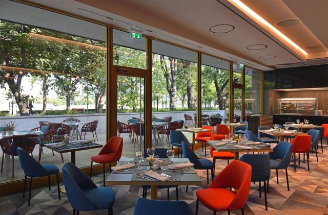 hotel-thermal-margaret-island-madarsko-budapest-restaurace.jpg