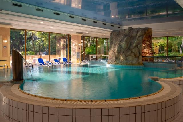 hotel-thermal-margaret-island-madarsko-budapest-bazen (4).jpg