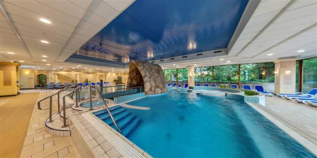 hotel-thermal-margaret-island-madarsko-budapest-bazen (6).jpg