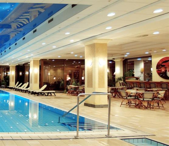 hotel-thermal-margaret-island-madarsko-budapest-bazen-bar.jpg
