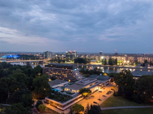 hotel-thermal-margaret-island-madarsko-budapest-pohled-na-hotel