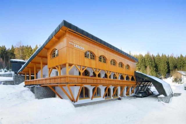 hotel-lesana-ceska-republika-spindleruv-mlyn-pohled-na-hotel-v-