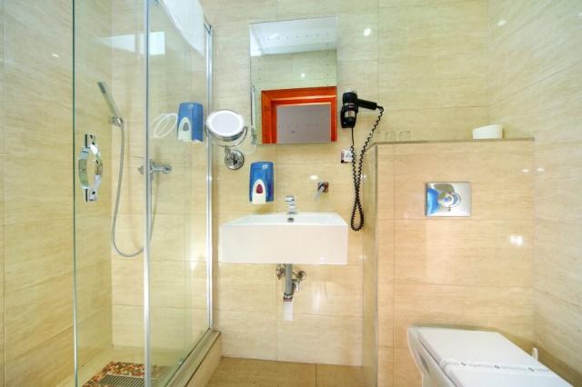 hotel-lesana-ceska-republika-spindleruv-mlyn-pokoj-koupelna (3)