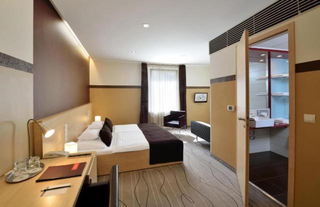 hotel-promenade-madarsko-budapest-dvouluzkovy-pokoj-s-pristylko