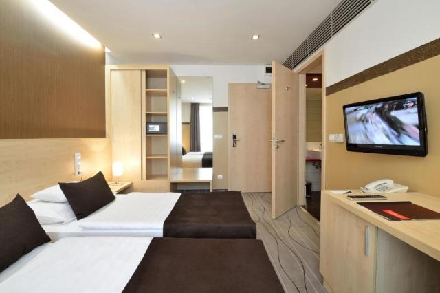 hotel-promenade-madarsko-budapest-dvouluzkovy-pokoj (5).jpg