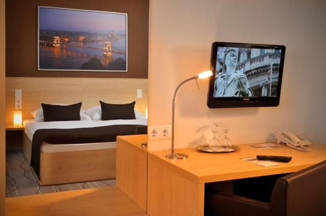 hotel-promenade-madarsko-budapest-dvouluzkovy-pokoj (6).jpg