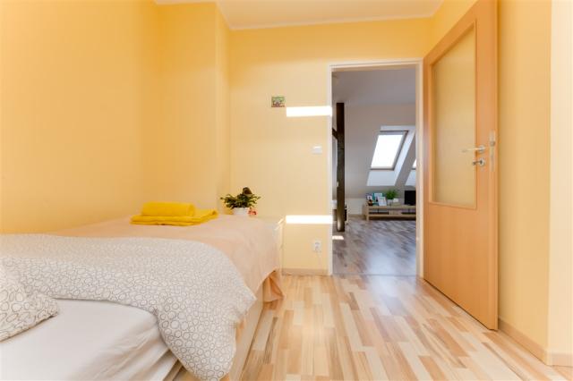 Apartmany-prosperita-praha-apt2-loznice-jednoluzko-1.jpg