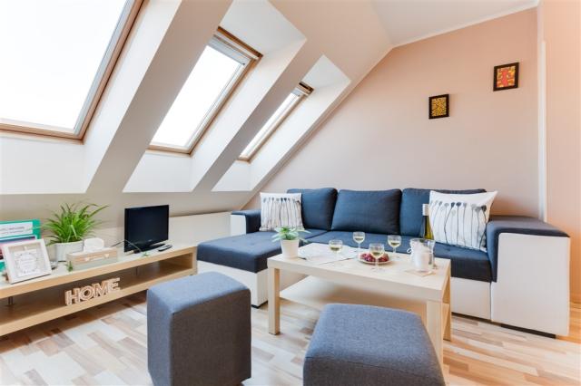 Apartmany-prosperita-praha-apt2-sedaci-souprava.jpg