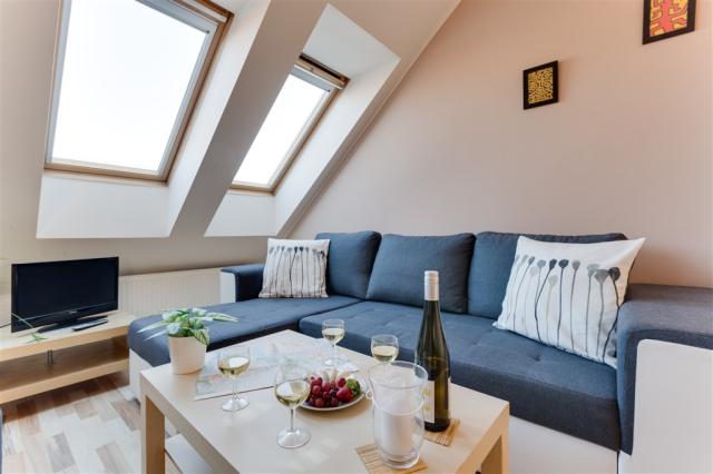 Apartmany-prosperita-praha-apt2-sedaci-souprava-1.jpg