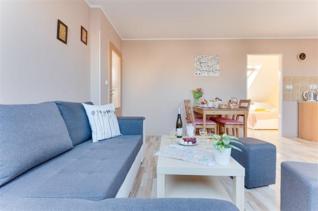 Apartmany-prosperita-praha-apt2-sedaci-souprava-2.jpg