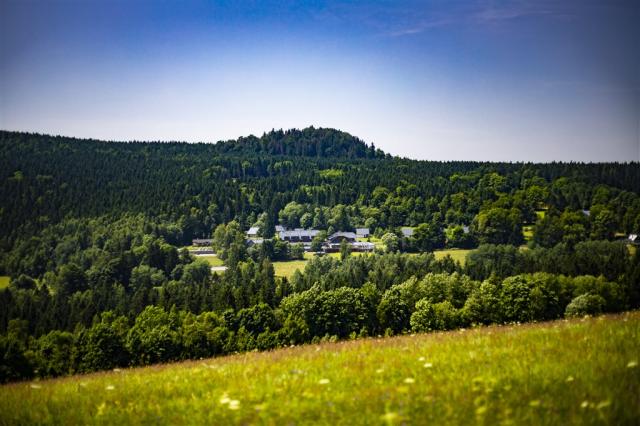 hotel-amenity-ceska-republika-orlicke-hory-pohled-na-resort-z-d