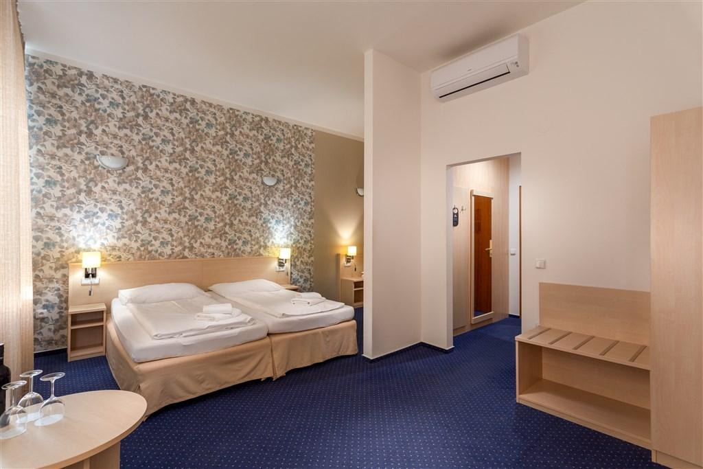 wellness-hotel-amande-hustopece-celkovy-pohled-na-pokoj.jpg