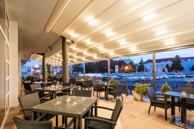wellness-hotel-amande-hustopece-venkovni-terasa.jpg