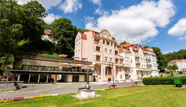 hotel-astoria-ceska-republika-jachymov-celkovy-pohled-na-hotel.