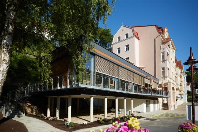 hotel-astoria-ceska-republika-jachymov-pohled-na-vodopad.jpg