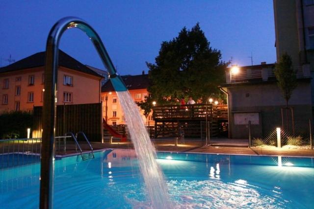 hotel-central-klatovy-venkovni-bazen.jpg