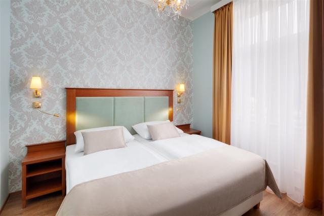 hotel-hvezda-ceska-republika-marianske-lazne-pokoj (3).jpg