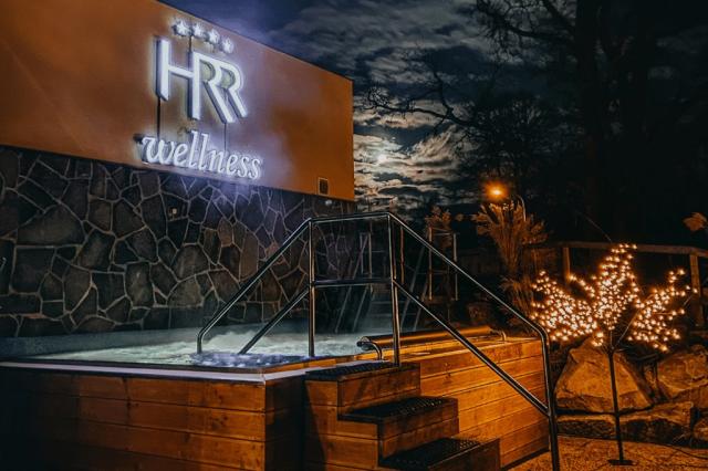 hotel-resort-relax-lipno-venkovni-virivka.png