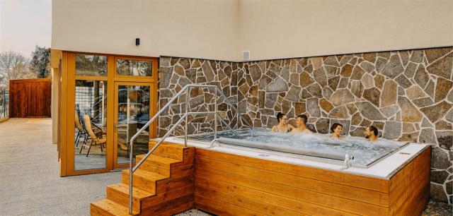 hotel-resort-relax-lipno-virivka-wellness-na-lipne.png