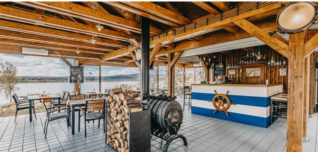 hotel-resort-relax-lipno-gril-bar-regata-interier-1.png