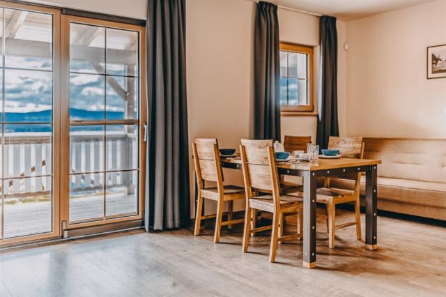 hotel-resort-relax-lipno-jidelni-stul-apartmany.png