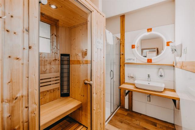 Hotel-Resort-Relax-Lipno-hotel-resort-relax-lipno-koupelna-se-s