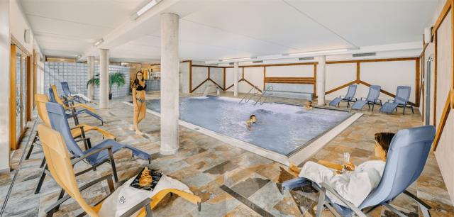 hotel-resort-relax-lipno-bazen-hotel-resort-relax.png