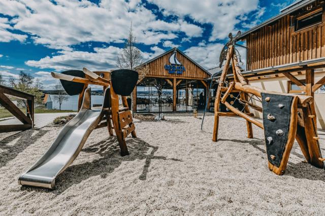 hotel-resort-relax-lipno-regata-detske-hriste.png