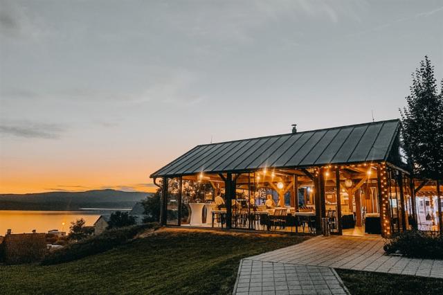 hotel-resort-relax-lipno-regata-z-venku.png