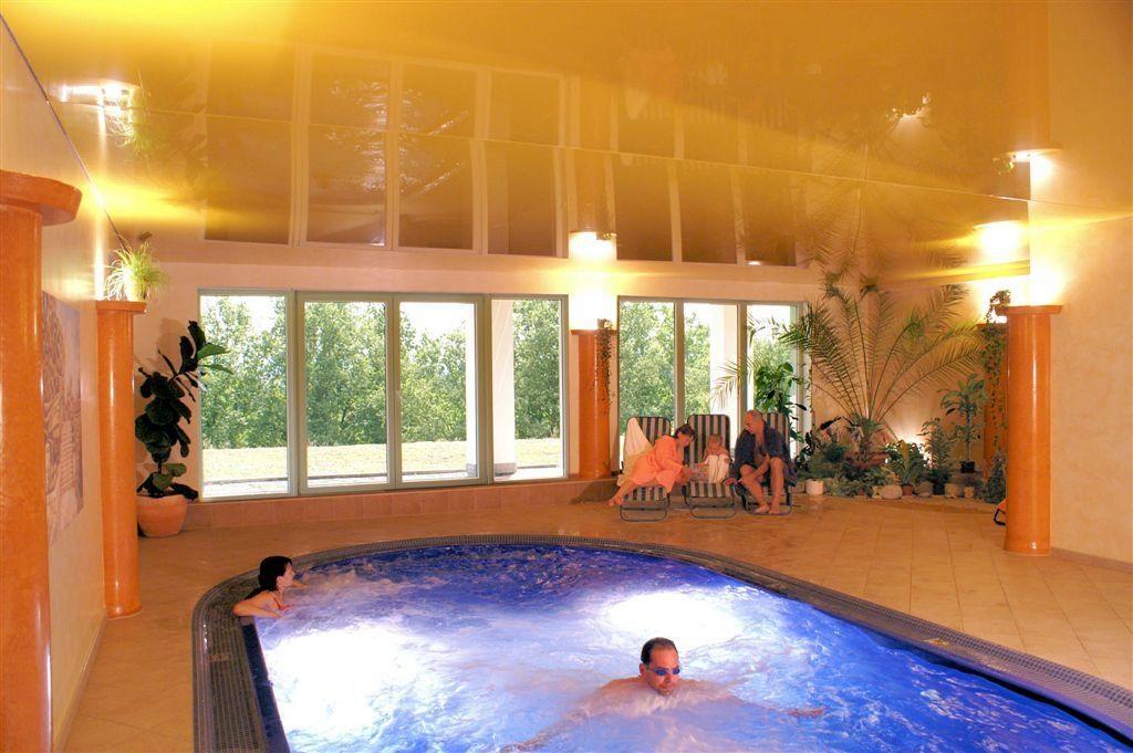 hotel-a-penzion-seeberg-frantiskovy-lazne-wellness-bazen.jpg